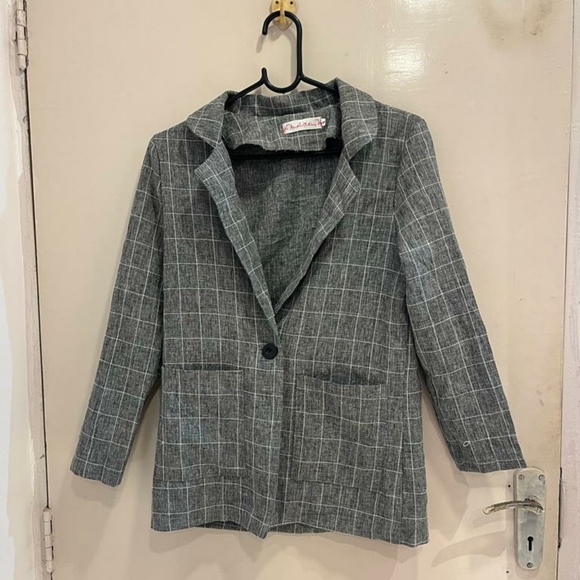 Gray chequered blazer